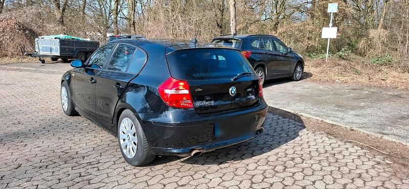 Gebraucht BMW 116 122 PS (89 kW) 2008 Schwarz Kleinwagen