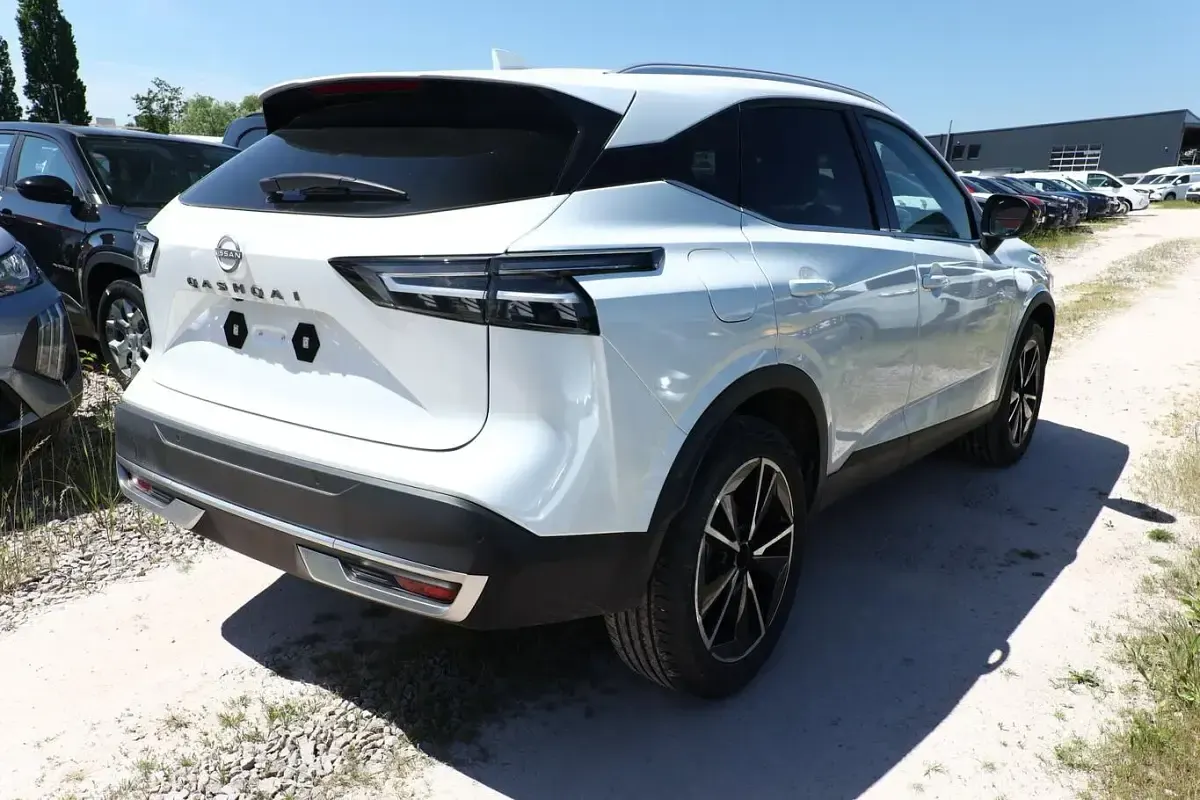 Neu Nissan Qashqai Tekna 158 PS (116 kW) 2025 Pearl white perleffekt SUV