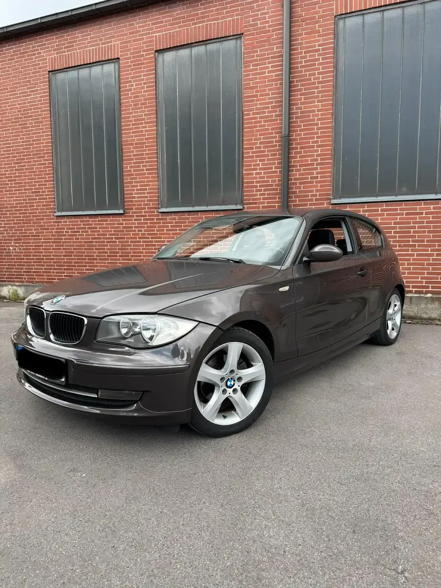 Gebraucht BMW 118 143 PS (105 kW) 2011 Braun Kleinwagen