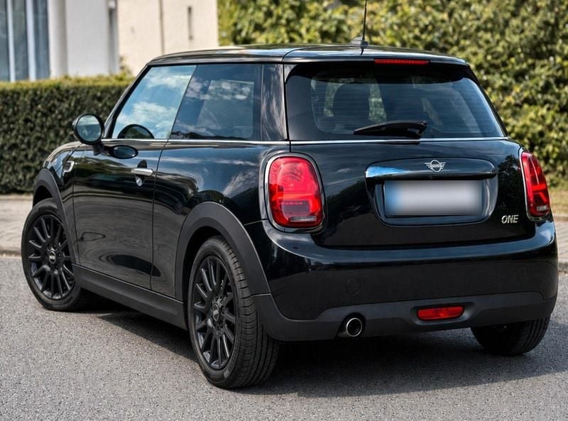 Usado Mini ONE 102 CV (75 kW) 2019 Negro Utilitario
