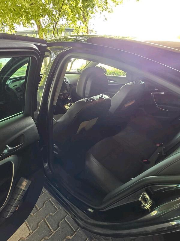 Gebraucht Opel Insignia 160 PS (117 kW) 2011 Schwarz Limousine