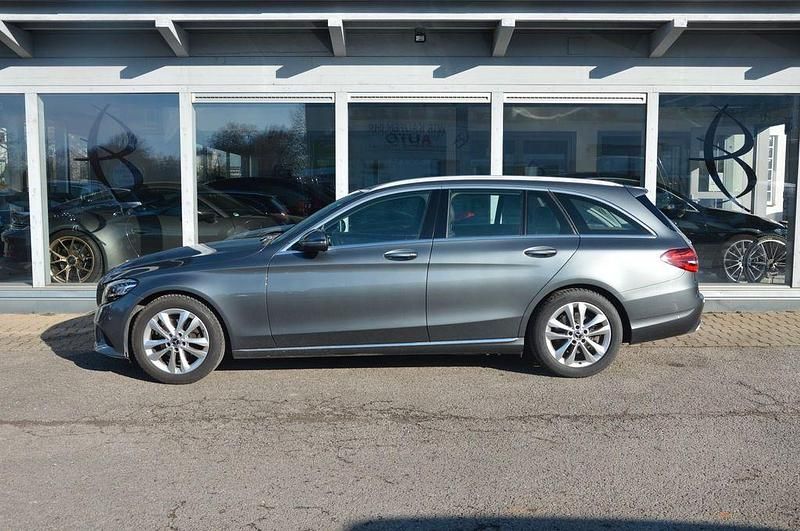 Gebraucht Mercedes C180 Avantgarde 156 PS (114 kW) 2019 Grau Limousine