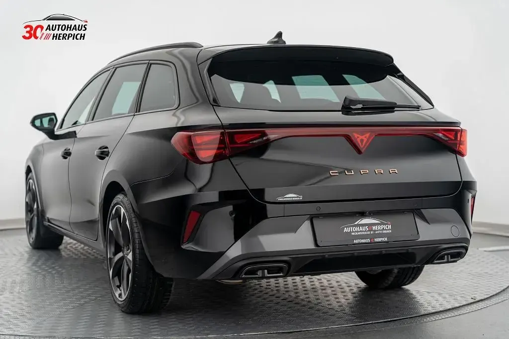 Neu Cupra Leon 150 PS (110 kW) 2025 Schwarz Limousine