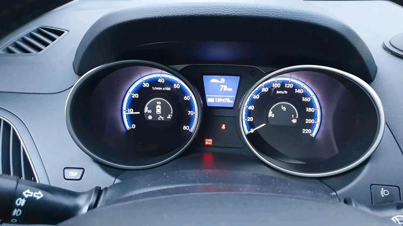 Silber Gebraucht 2011 Hyundai ix35 SUV | 6.600 € (Guter Preis) - Bild 1/4