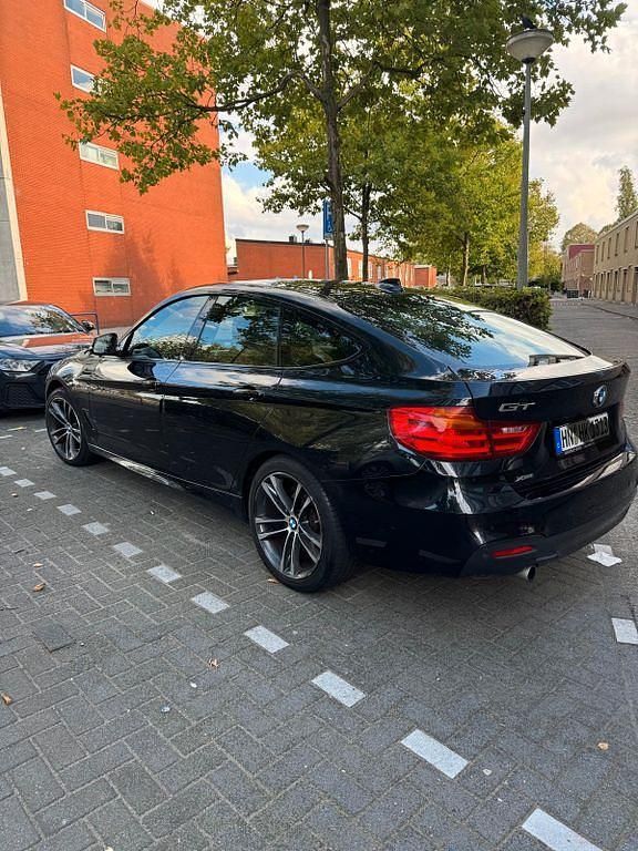 Schwarz Gebraucht 2015 BMW 320 M Sport Limousine | 15.500 € (Fairer Preis) - Bild 1/4
