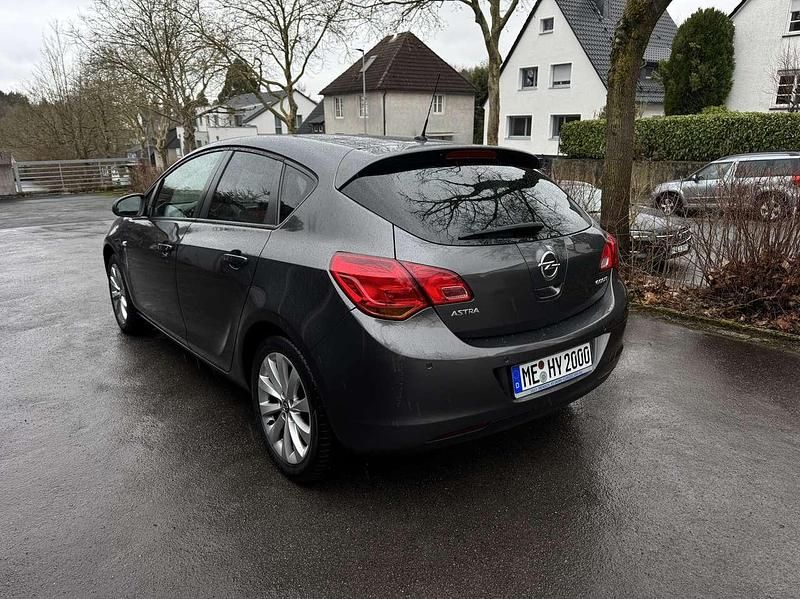 Gebraucht Opel Astra Selection 75 PS (55 kW) 2012 Limousine