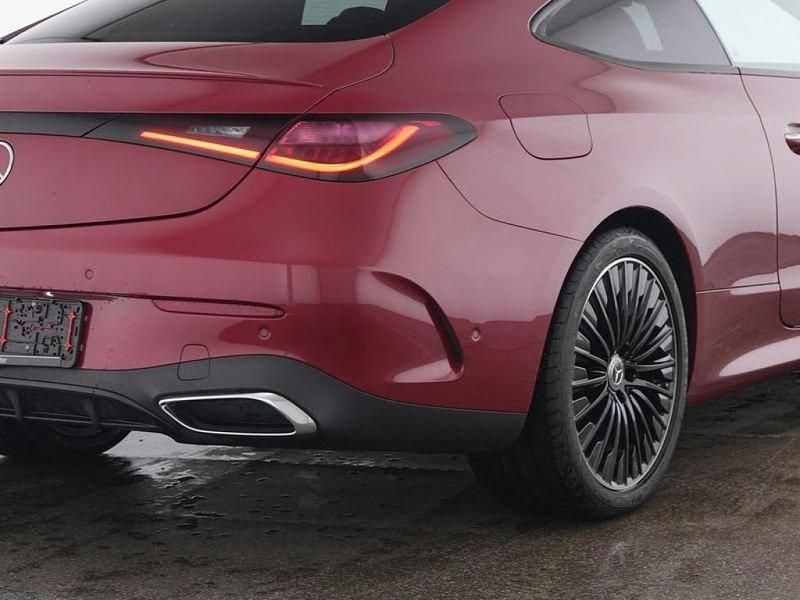 Gebraucht Mercedes 300 258 PS (189 kW) 2025 Manufaktur lack manufaktur patag (metallic) Coupé