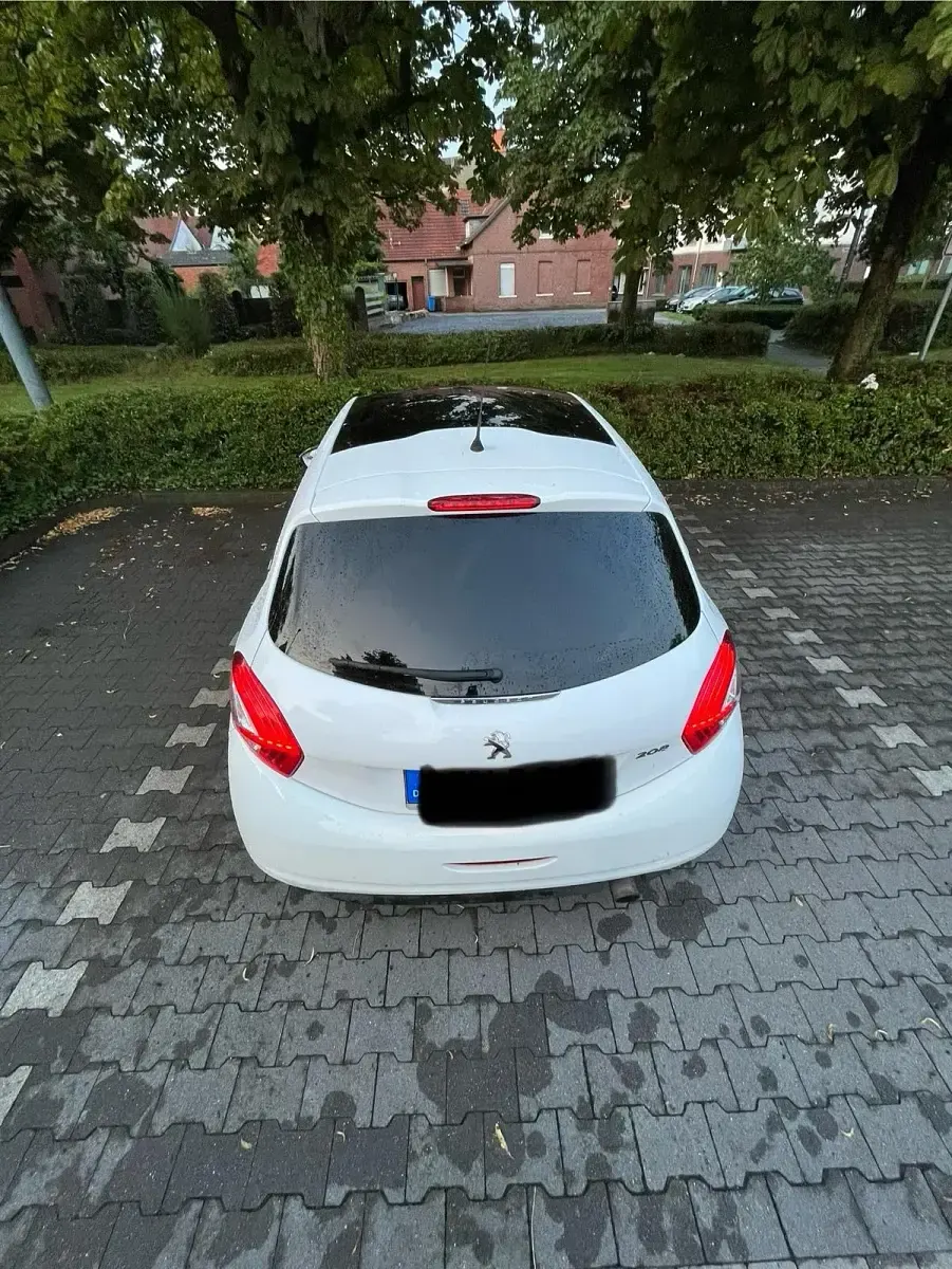 Gebraucht Peugeot 208 95 PS (69 kW) 2012 Weiß Kleinwagen