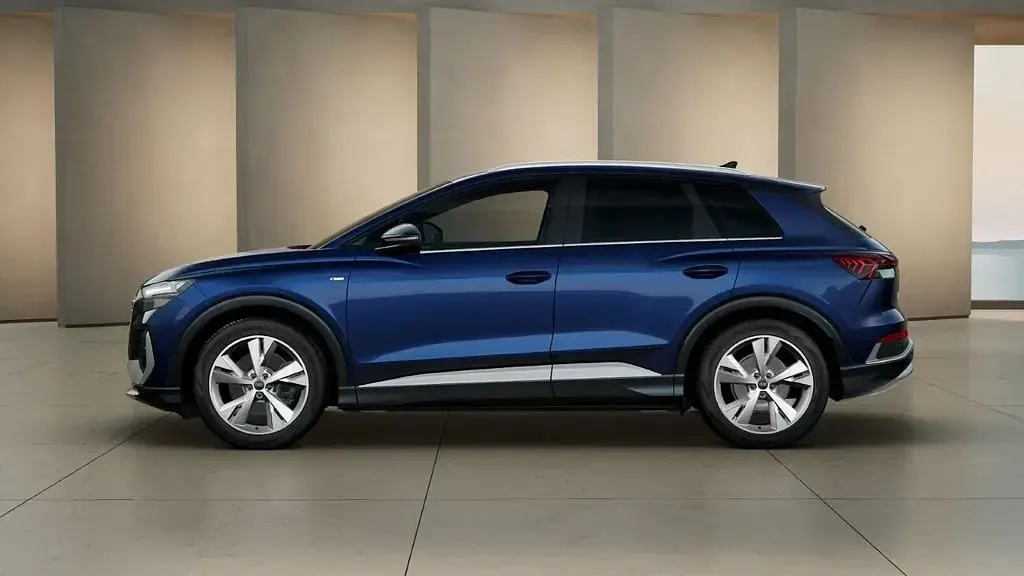 Używany Audi Q4 e-tron S-Line 210 kW (286 KM) 2025 Niebieski SUV