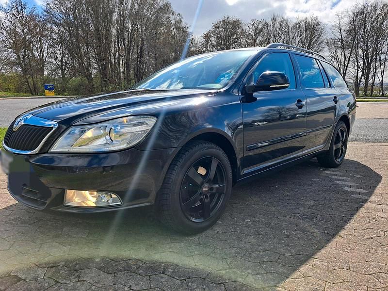 Gebraucht Skoda Octavia 105 PS (77 kW) 2011 Schwarz Kombi