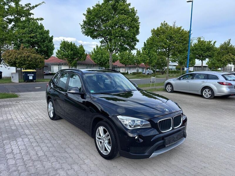 Schwarz Gebraucht 2012 BMW X1 Sport Line SUV | 5.999 € (Superpreis) - Bild 1/4
