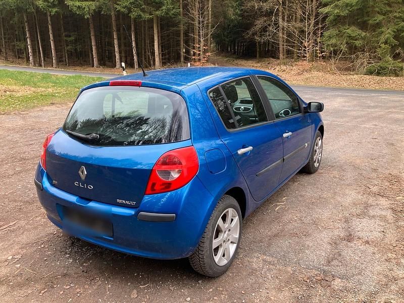 Gebraucht Renault Clio II 75 PS (55 kW) 2006 Blau Kleinwagen