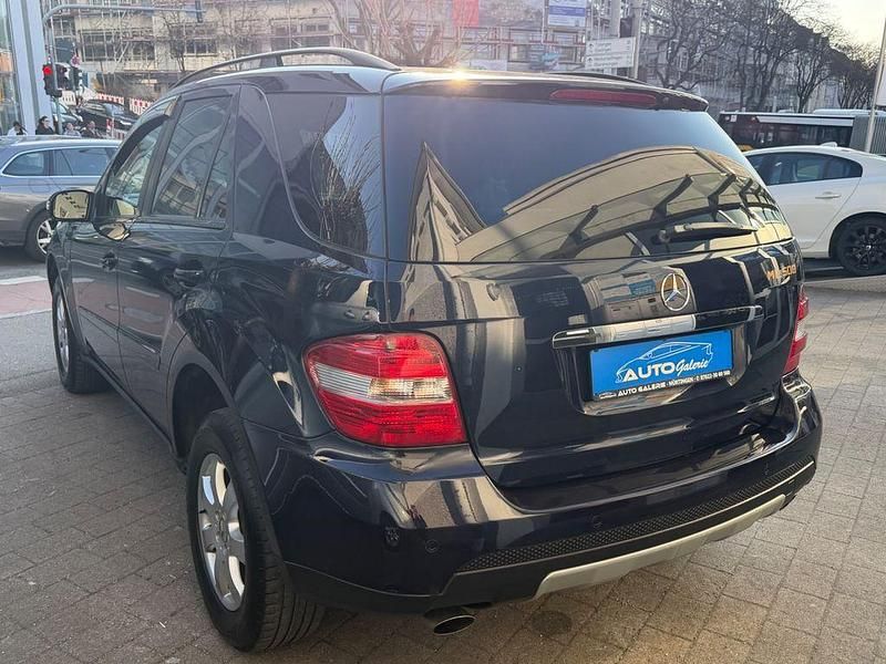 Gebraucht Mercedes ML320 224 PS (164 kW) 2007 Blau SUV