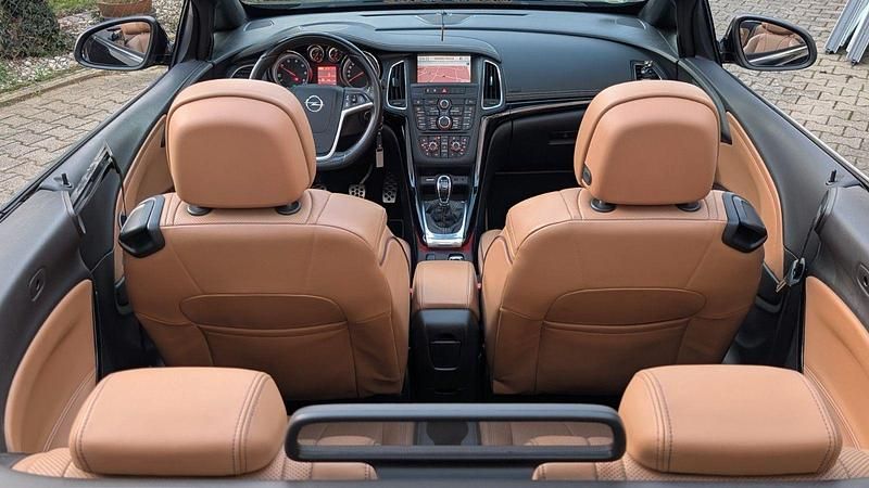 Second-hand Opel Cascada 165 CP (121 kW) 2013 Negru Cabrio