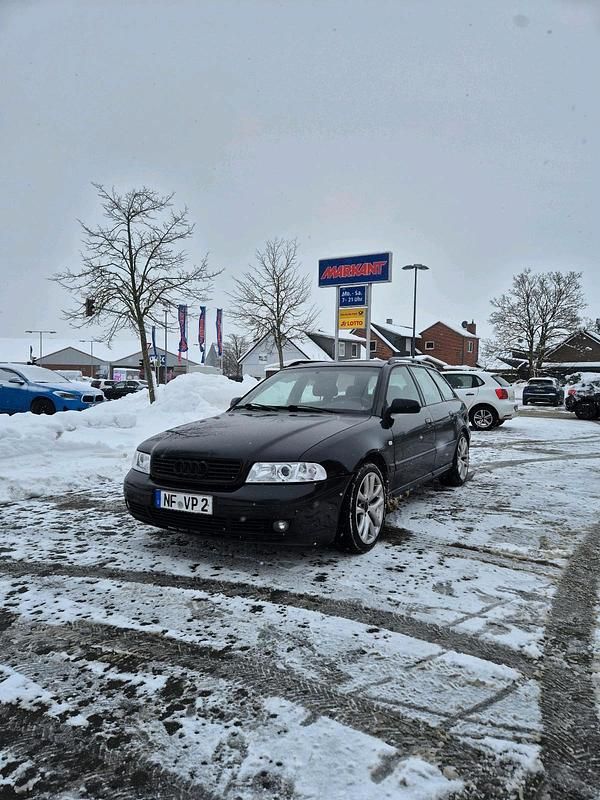 Schwarz Gebraucht 2000 Audi A4 Kombi | 3.200 € (Teuer) - Bild 1/4