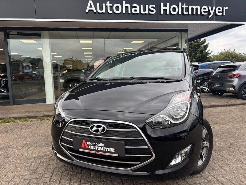 Schwarz Gebraucht 2018 Hyundai ix20 Edition Van / Kleinbus | 9.950 € (Fairer Preis) - Bild 1/4