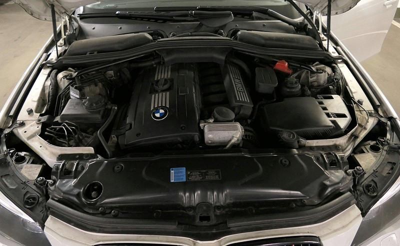 Gebraucht BMW 523 M Sport 190 PS (139 kW) 2009 Weiß Kombi