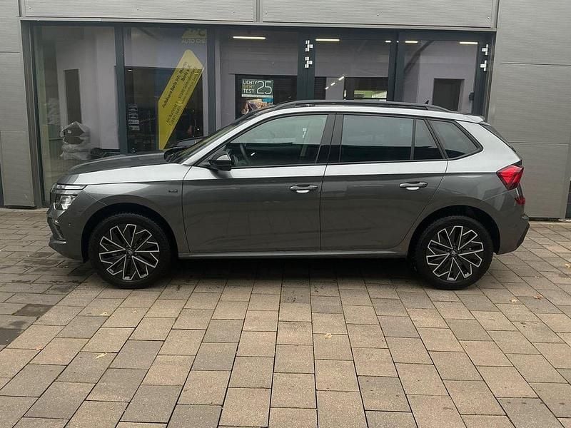 Black magic perleffect Gebraucht 2025 Skoda Kamiq Tour SUV | 28.950 € (Fairer Preis) - Bild 1/4