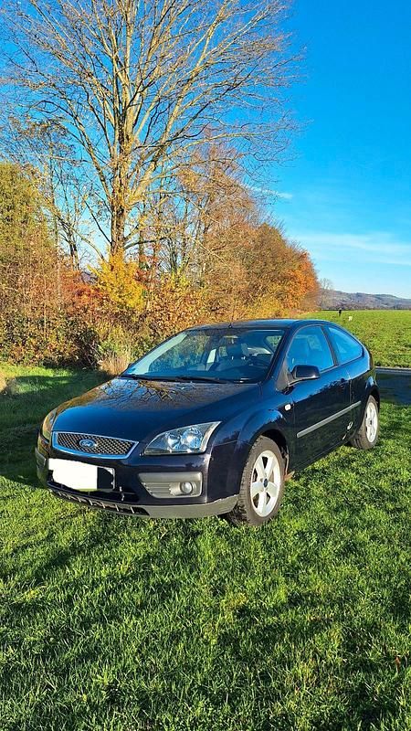 Blau Gebraucht 2005 Ford Focus Limousine | 500 € (Superpreis) - Bild 1/4