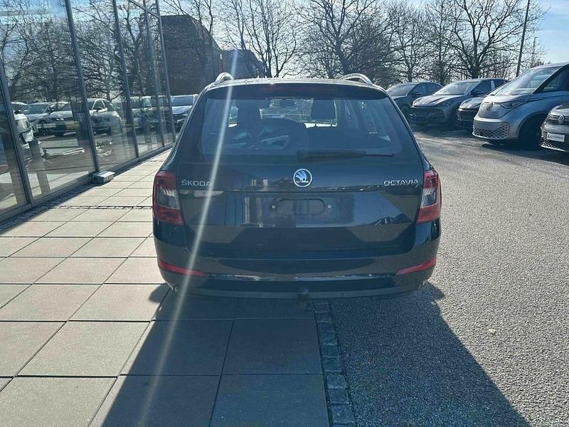 Gebraucht Skoda Octavia Elegance 140 PS (102 kW) 2014 Schwarz Kleinwagen