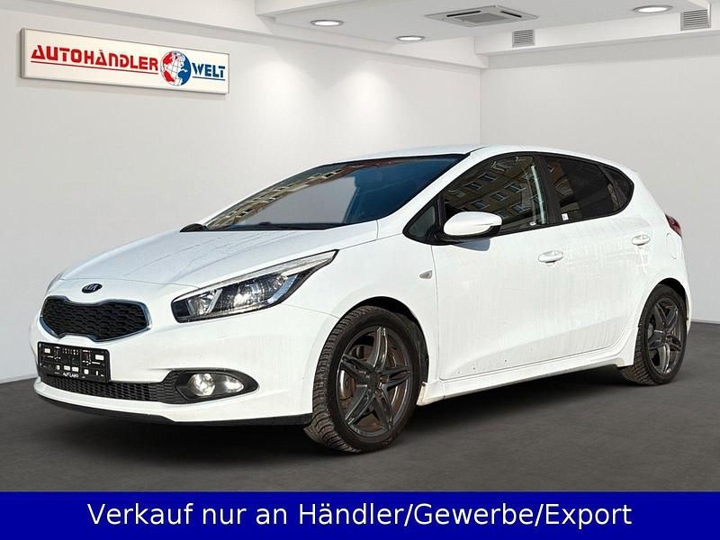 Weiß Gebraucht 2013 Kia Ceed Limousine | 3.999 € (Guter Preis) - Bild 1/3