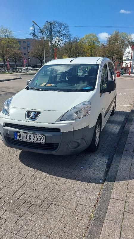 Gebraucht Peugeot TePee 75 PS (55 kW) 2011 Weiß Limousine