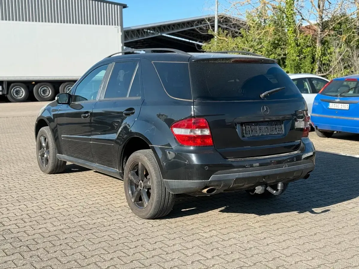 Gebraucht Mercedes ML280 190 PS (139 kW) 2006 Schwarz SUV