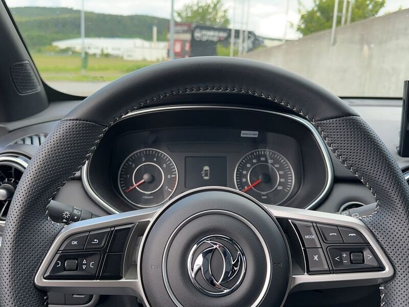 Neu DFSK Fengon 106 PS (77 kW) 2025 Schwarz) (schwarz SUV