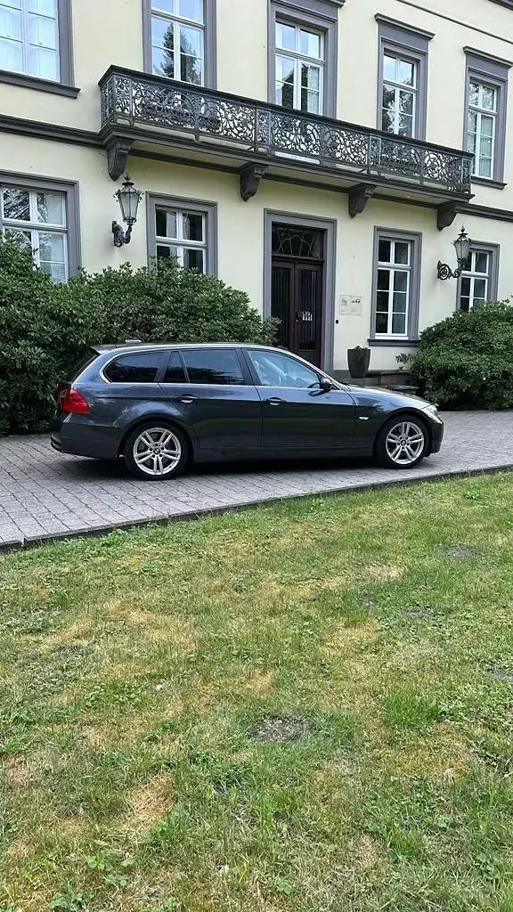 Gebraucht BMW 330 231 PS (169 kW) 2007 Grau Kombi