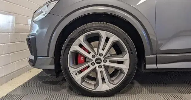 Gebraucht Audi SQ2 Comfort 300 PS (220 kW) 2019 Grau metallic SUV