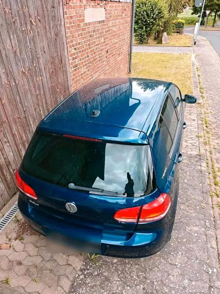 Gebraucht VW Golf VI 105 PS (77 kW) 2011 Blau Kleinwagen