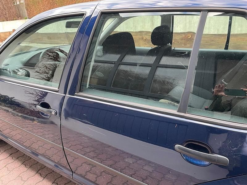 Gebraucht VW Golf IV 104 PS (76 kW) 2002 Blau Limousine