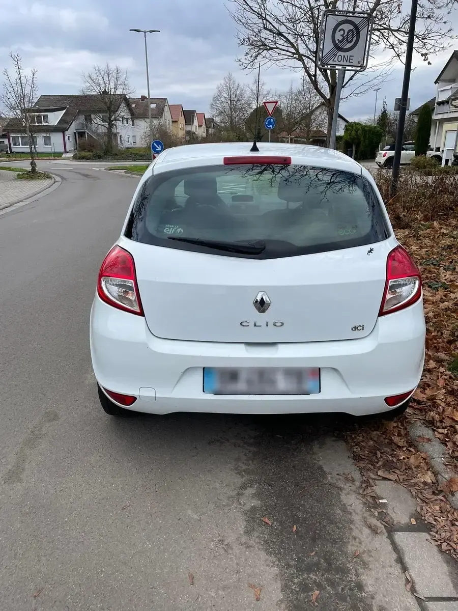 Gebraucht Renault Clio II 75 PS (55 kW) 2011 Weiß Coupé