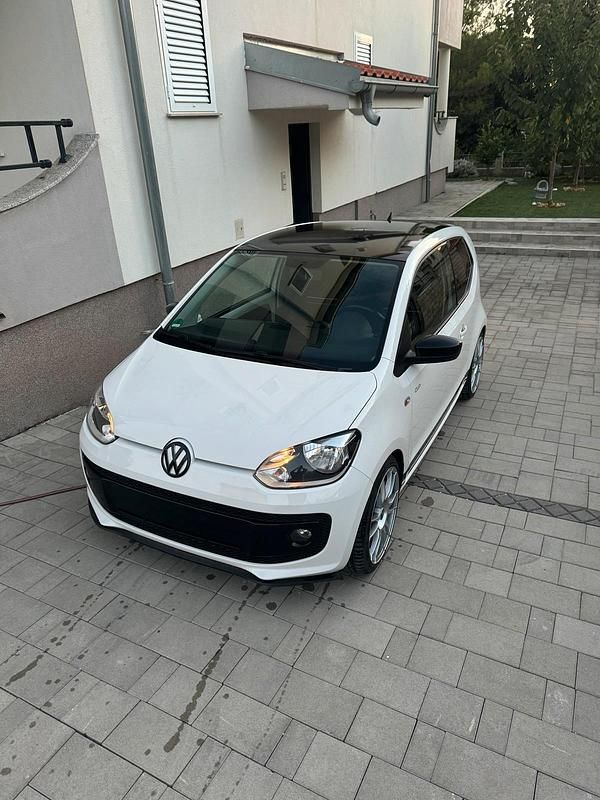 Weiß Gebraucht 2014 VW up! Cup Kleinwagen | 6.499 € (Teuer) - Bild 1/4