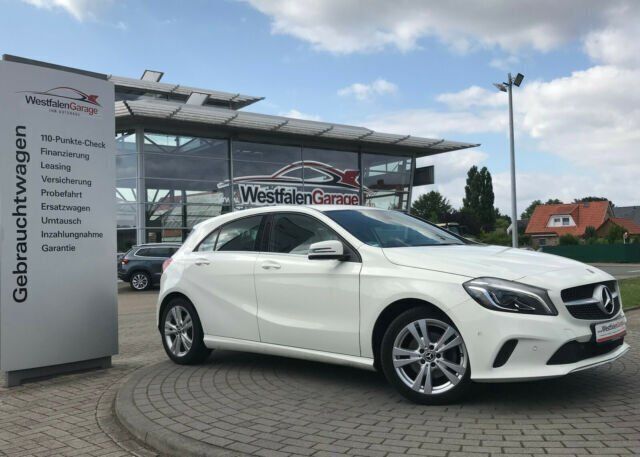 Gebraucht Mercedes A180 Urban 122 PS (89 kW) 2017 Weiß Limousine