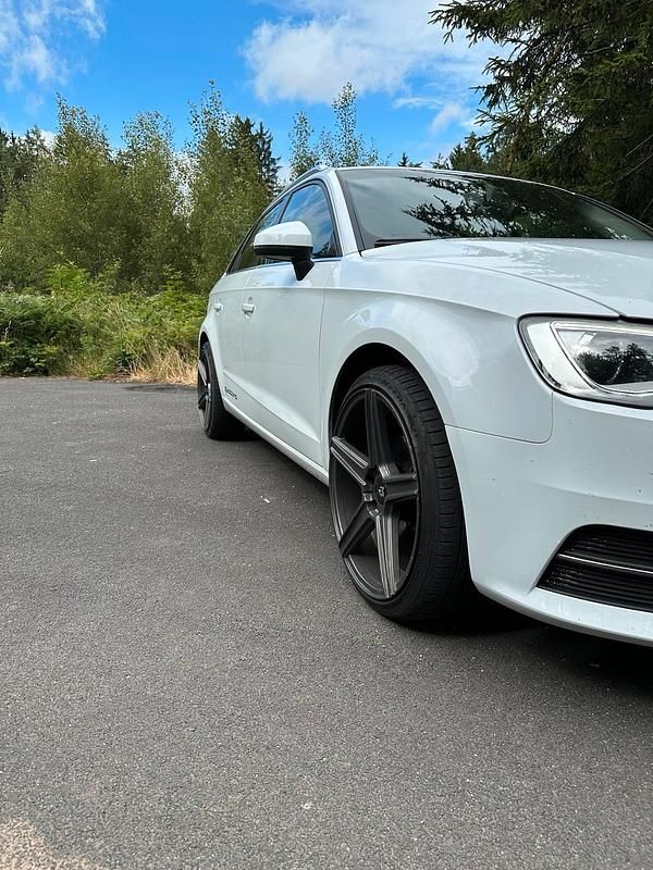 Używany Audi A3 Design 150 KM (110 kW) 2014 Biały Hatchback