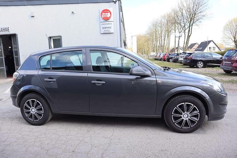 Gebraucht Opel Astra Selection 90 PS (66 kW) 2009 Karbongrau Kleinwagen