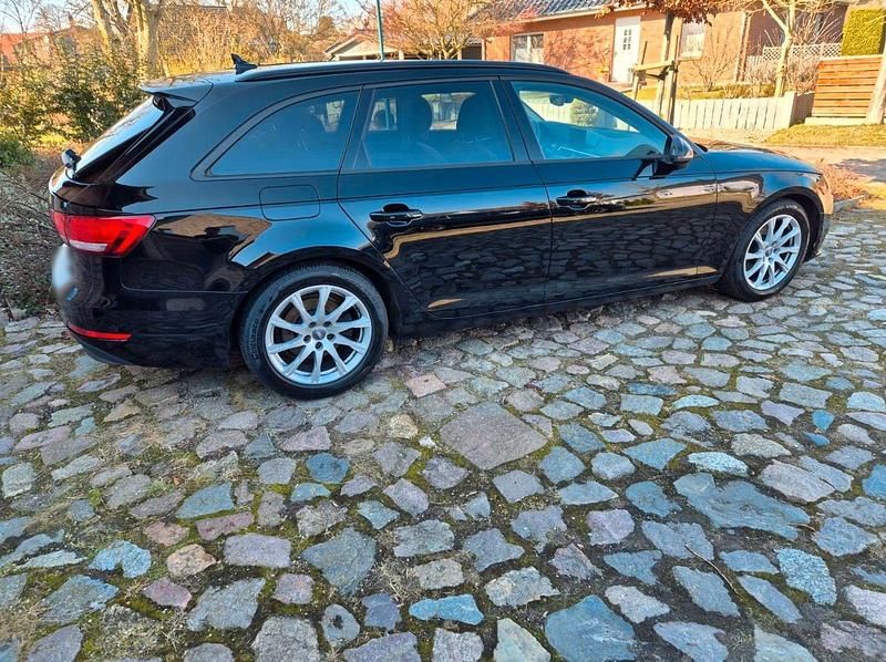 Gebraucht Audi A4 150 PS (110 kW) 2018 Schwarz Kombi