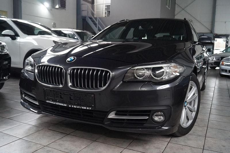 Grau Gebraucht 2017 BMW 520 Sport Line Limousine | 14.690 € (Superpreis) - Bild 1/4