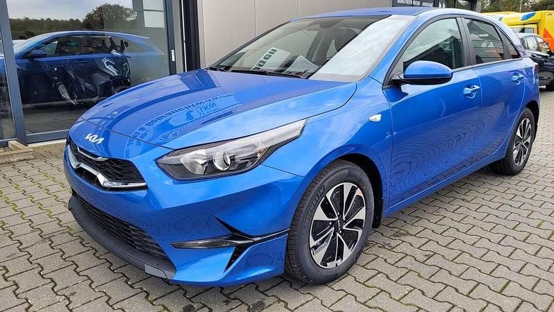 Neu Kia Ceed 140 PS (102 kW) 2025 Blau Kleinwagen