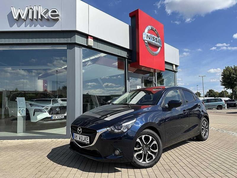 Mitternachtsblau metallic Gebraucht 2016 Mazda 2 Nakama Kleinwagen | 12.890 € (Fairer Preis) - Bild 1/4