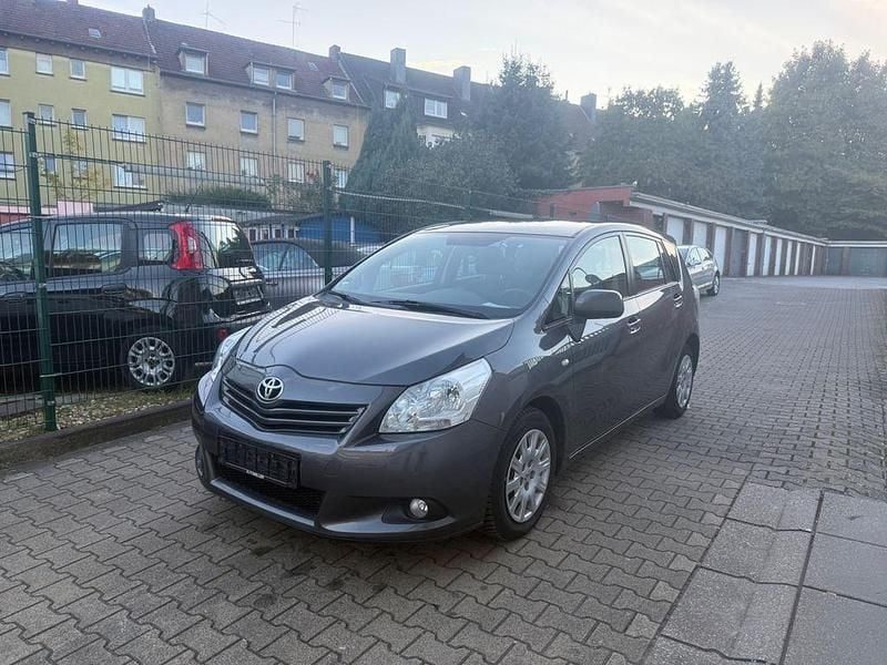 Grau Gebraucht 2009 Toyota Verso Life Van / Kleinbus | 6.500 € (Guter Preis) - Bild 1/4