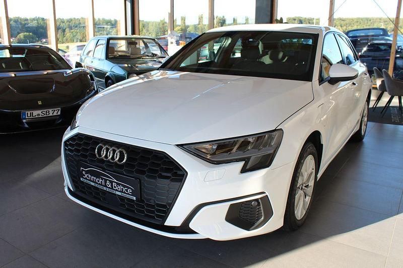 Ibisweiss Gebraucht 2022 Audi A3 Sportback e-tron Kleinwagen | 24.990 € (Fairer Preis) - Bild 1/4