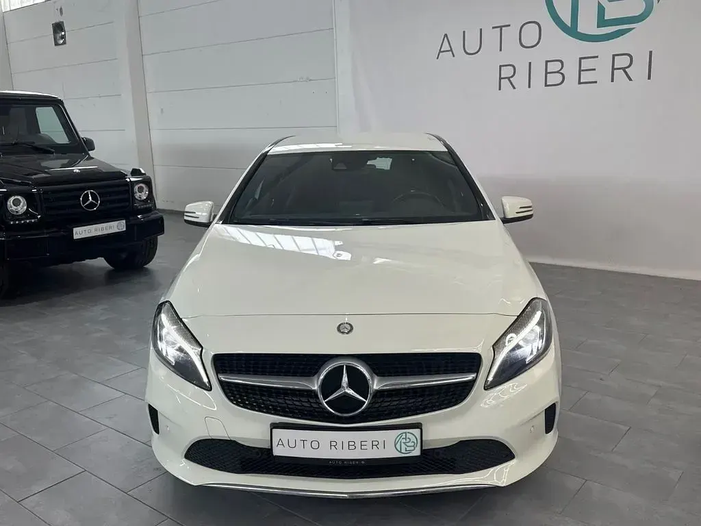 Gebraucht Mercedes A250 211 PS (155 kW) 2017 Calcitweiss/zirrusweiss Limousine