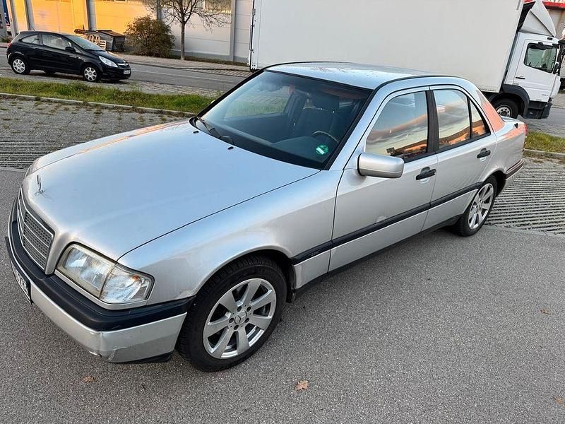 Silber Gebraucht 1997 Mercedes 200 Limousine | 2.870 € (Fairer Preis) - Bild 1/4