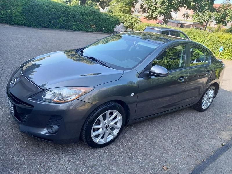 Grau Gebraucht 2013 Mazda 3 Limousine | 8.800 € - Bild 1/4