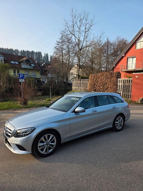 Gebraucht Mercedes C220 194 PS (142 kW) 2020 Silber Kombi