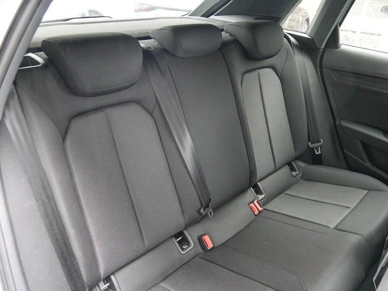 Gebraucht Audi A3 Ambiente 116 PS (85 kW) 2025 Pfeilgrau perleffekt Limousine