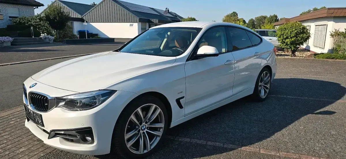 Gebraucht BMW 330 258 PS (189 kW) 2017 Weiß Limousine