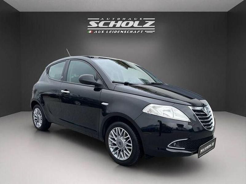 Gebraucht Lancia Ypsilon Gold 69 PS (50 kW) 2011 Schwarz Kleinwagen